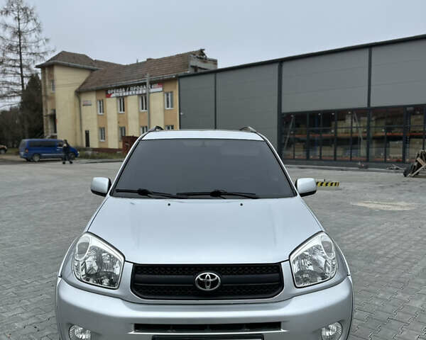 Серый Тойота РАВ 4, объемом двигателя 2 л и пробегом 286 тыс. км за 6200 $, фото 1 на Automoto.ua