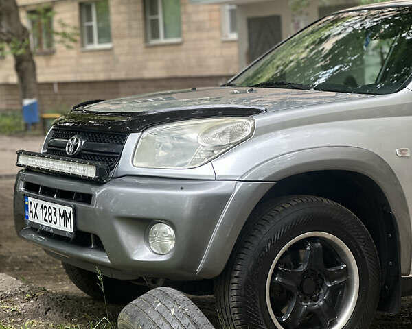 Серый Тойота РАВ 4, объемом двигателя 2 л и пробегом 160 тыс. км за 7900 $, фото 13 на Automoto.ua