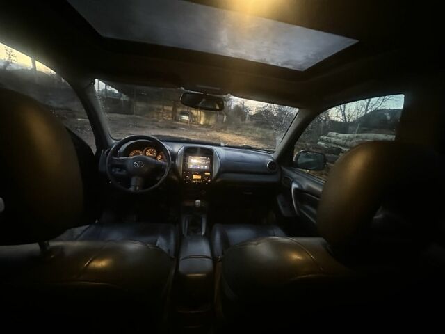 Серый Тойота РАВ 4, объемом двигателя 2 л и пробегом 310 тыс. км за 4200 $, фото 7 на Automoto.ua