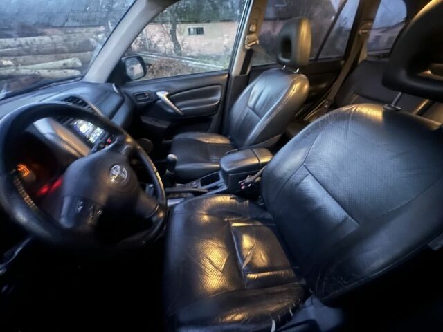 Серый Тойота РАВ 4, объемом двигателя 2 л и пробегом 310 тыс. км за 4200 $, фото 6 на Automoto.ua