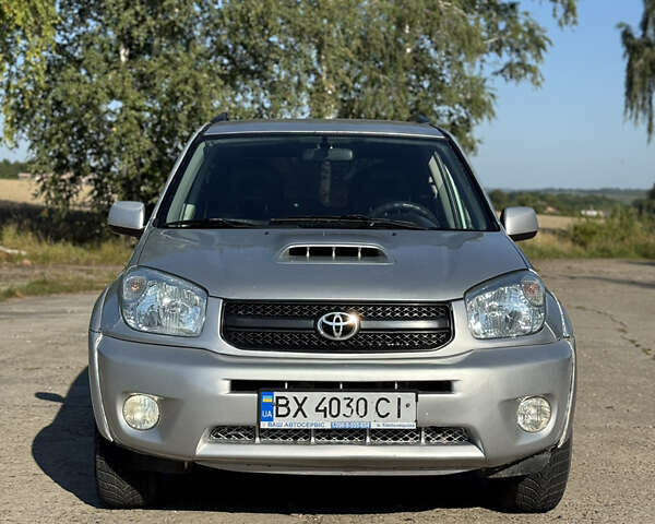 Серый Тойота РАВ 4, объемом двигателя 2 л и пробегом 351 тыс. км за 7500 $, фото 1 на Automoto.ua