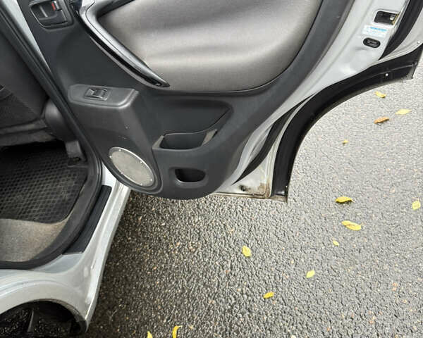 Серый Тойота РАВ 4, объемом двигателя 2 л и пробегом 312 тыс. км за 8500 $, фото 6 на Automoto.ua