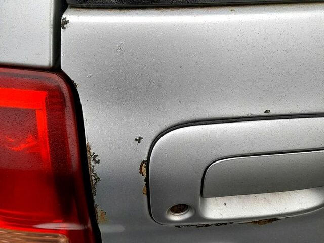 Серый Тойота РАВ 4, объемом двигателя 2 л и пробегом 331 тыс. км за 5500 $, фото 4 на Automoto.ua