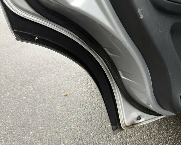 Серый Тойота РАВ 4, объемом двигателя 2 л и пробегом 312 тыс. км за 8500 $, фото 3 на Automoto.ua