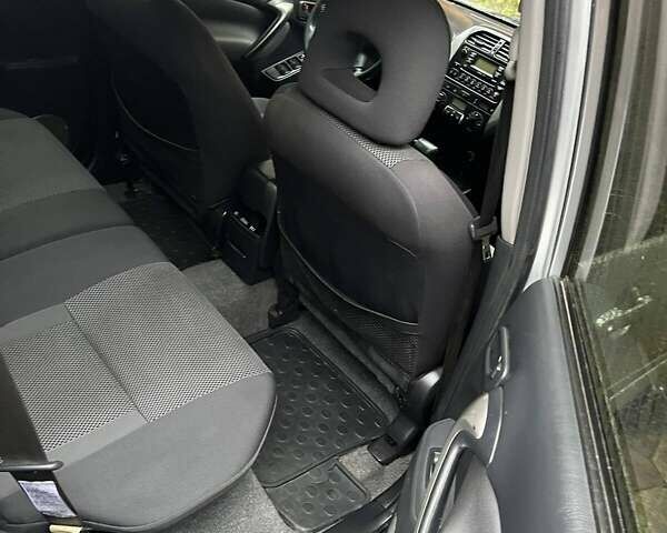 Сірий Тойота РАВ 4, об'ємом двигуна 0 л та пробігом 186 тис. км за 8250 $, фото 12 на Automoto.ua