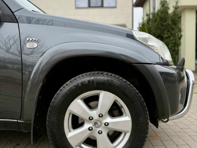 Серый Тойота РАВ 4, объемом двигателя 2 л и пробегом 320 тыс. км за 7700 $, фото 7 на Automoto.ua