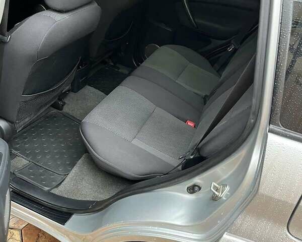 Сірий Тойота РАВ 4, об'ємом двигуна 0 л та пробігом 186 тис. км за 8250 $, фото 10 на Automoto.ua