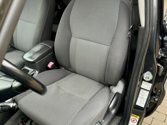 Серый Тойота РАВ 4, объемом двигателя 2 л и пробегом 320 тыс. км за 7700 $, фото 14 на Automoto.ua