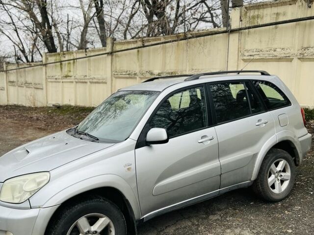 Серый Тойота РАВ 4, объемом двигателя 2 л и пробегом 318 тыс. км за 3800 $, фото 2 на Automoto.ua