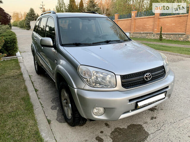Серый Тойота РАВ 4, объемом двигателя 2 л и пробегом 225 тыс. км за 8900 $, фото 5 на Automoto.ua
