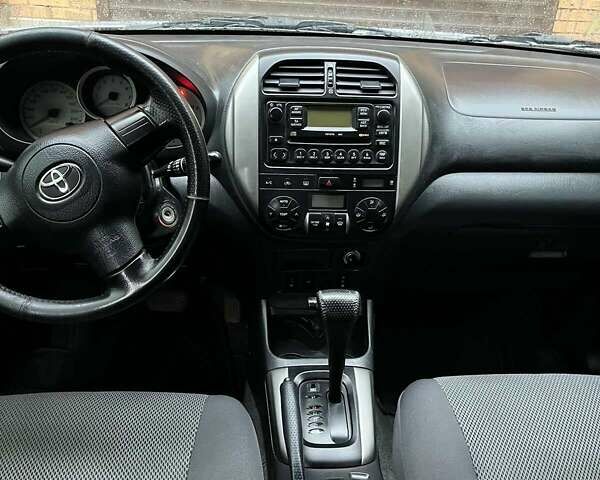 Сірий Тойота РАВ 4, об'ємом двигуна 0 л та пробігом 186 тис. км за 8250 $, фото 14 на Automoto.ua