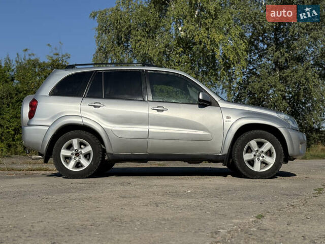 Серый Тойота РАВ 4, объемом двигателя 2 л и пробегом 351 тыс. км за 7500 $, фото 7 на Automoto.ua