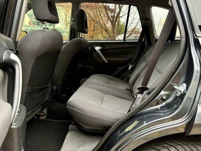 Серый Тойота РАВ 4, объемом двигателя 2 л и пробегом 320 тыс. км за 7700 $, фото 17 на Automoto.ua