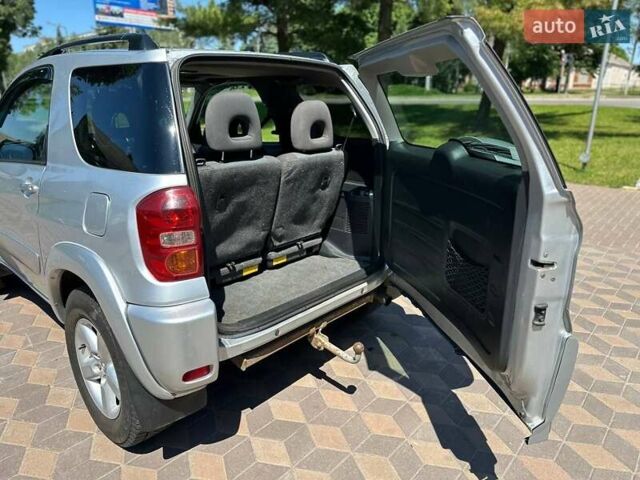 Серый Тойота РАВ 4, объемом двигателя 2 л и пробегом 247 тыс. км за 8399 $, фото 9 на Automoto.ua