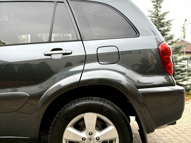 Серый Тойота РАВ 4, объемом двигателя 2 л и пробегом 320 тыс. км за 7700 $, фото 4 на Automoto.ua