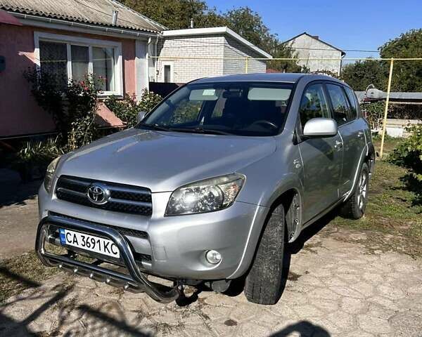 Серый Тойота РАВ 4, объемом двигателя 2.23 л и пробегом 185 тыс. км за 7800 $, фото 7 на Automoto.ua
