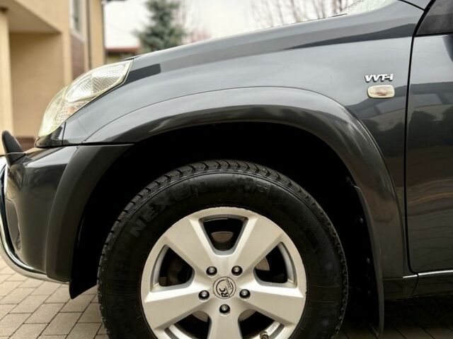 Серый Тойота РАВ 4, объемом двигателя 2 л и пробегом 320 тыс. км за 7700 $, фото 1 на Automoto.ua