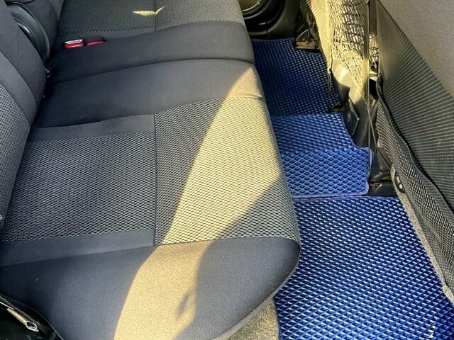 Серый Тойота РАВ 4, объемом двигателя 2 л и пробегом 350 тыс. км за 6500 $, фото 12 на Automoto.ua