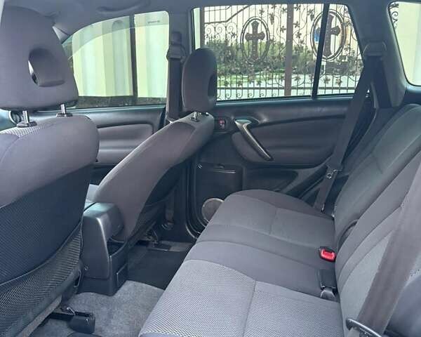 Сірий Тойота РАВ 4, об'ємом двигуна 2 л та пробігом 170 тис. км за 9999 $, фото 6 на Automoto.ua