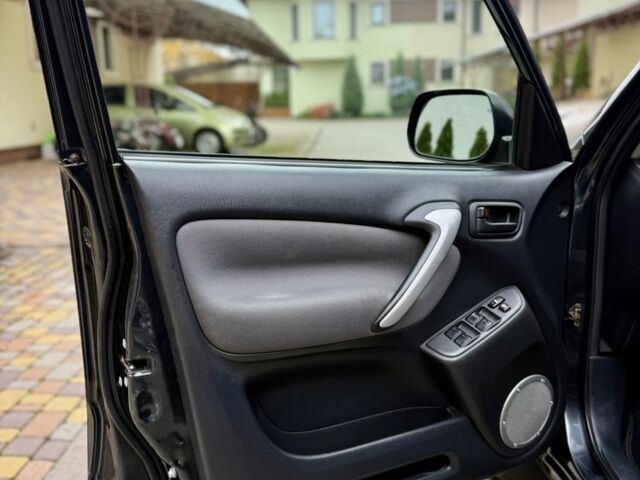 Серый Тойота РАВ 4, объемом двигателя 2 л и пробегом 320 тыс. км за 7700 $, фото 12 на Automoto.ua