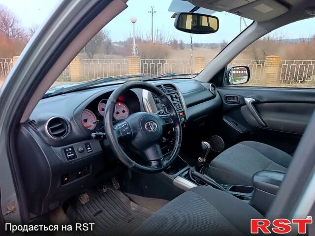 Серый Тойота РАВ 4, объемом двигателя 2 л и пробегом 250 тыс. км за 4250 $, фото 6 на Automoto.ua