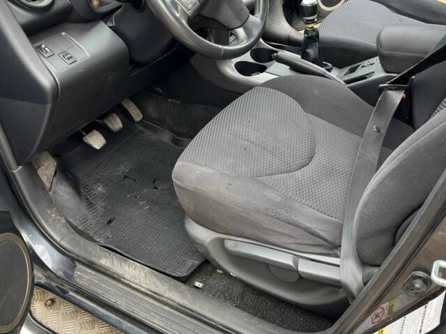 Серый Тойота РАВ 4, объемом двигателя 2.2 л и пробегом 307 тыс. км за 8100 $, фото 9 на Automoto.ua