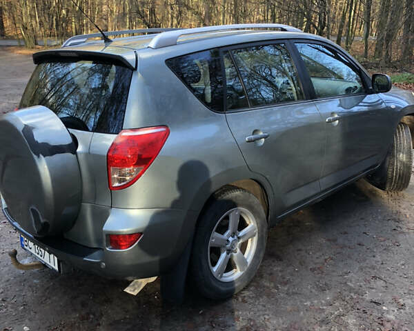 Серый Тойота РАВ 4, объемом двигателя 2 л и пробегом 257 тыс. км за 7900 $, фото 2 на Automoto.ua