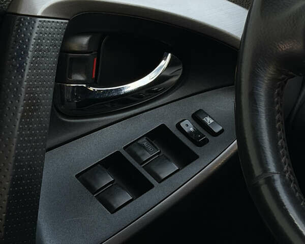 Сірий Тойота РАВ 4, об'ємом двигуна 2 л та пробігом 238 тис. км за 9999 $, фото 27 на Automoto.ua