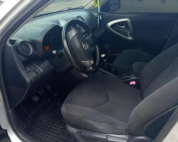 Серый Тойота РАВ 4, объемом двигателя 2.2 л и пробегом 257 тыс. км за 9000 $, фото 7 на Automoto.ua