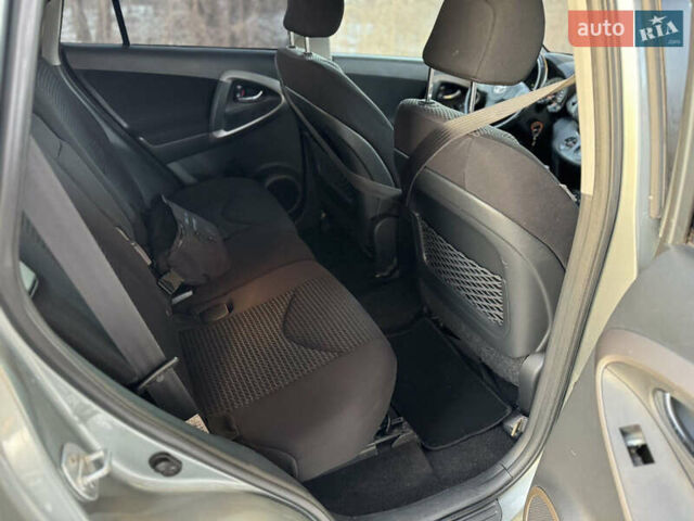 Серый Тойота РАВ 4, объемом двигателя 2.23 л и пробегом 280 тыс. км за 7599 $, фото 6 на Automoto.ua