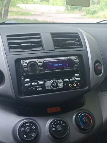 Серый Тойота РАВ 4, объемом двигателя 2.36 л и пробегом 213 тыс. км за 8500 $, фото 13 на Automoto.ua