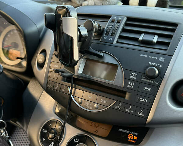 Серый Тойота РАВ 4, объемом двигателя 2 л и пробегом 149 тыс. км за 9500 $, фото 17 на Automoto.ua