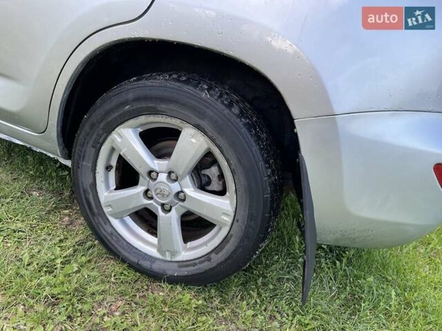 Серый Тойота РАВ 4, объемом двигателя 2.2 л и пробегом 264 тыс. км за 7500 $, фото 9 на Automoto.ua