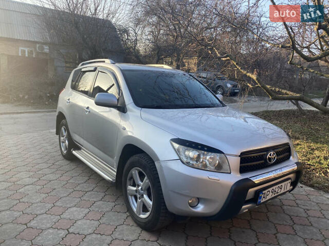 Серый Тойота РАВ 4, объемом двигателя 2 л и пробегом 301 тыс. км за 8800 $, фото 1 на Automoto.ua