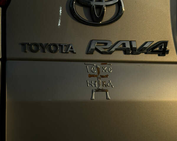 Сірий Тойота РАВ 4, об'ємом двигуна 2 л та пробігом 238 тис. км за 9999 $, фото 39 на Automoto.ua