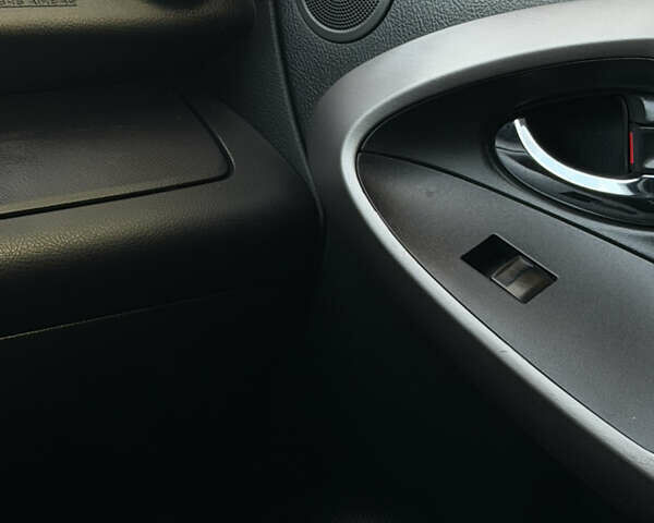 Сірий Тойота РАВ 4, об'ємом двигуна 2 л та пробігом 238 тис. км за 9999 $, фото 28 на Automoto.ua