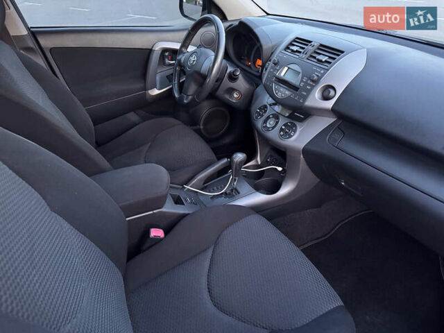 Сірий Тойота РАВ 4, об'ємом двигуна 2 л та пробігом 260 тис. км за 8700 $, фото 11 на Automoto.ua