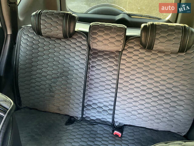 Серый Тойота РАВ 4, объемом двигателя 2 л и пробегом 301 тыс. км за 8800 $, фото 5 на Automoto.ua