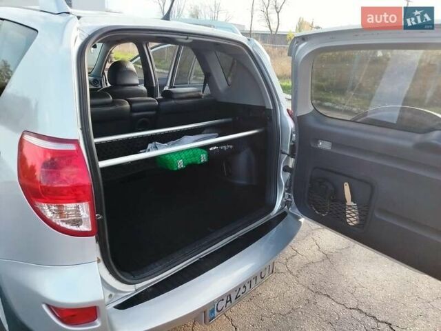 Сірий Тойота РАВ 4, об'ємом двигуна 2 л та пробігом 196 тис. км за 9100 $, фото 5 на Automoto.ua