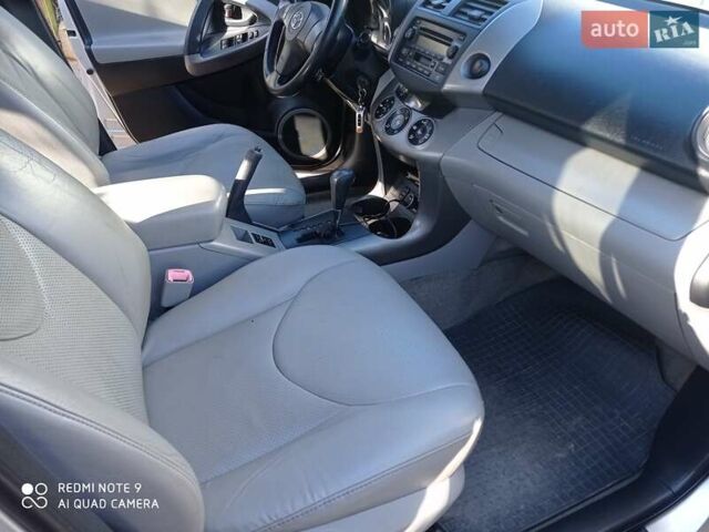 Серый Тойота РАВ 4, объемом двигателя 2.4 л и пробегом 210 тыс. км за 9500 $, фото 9 на Automoto.ua