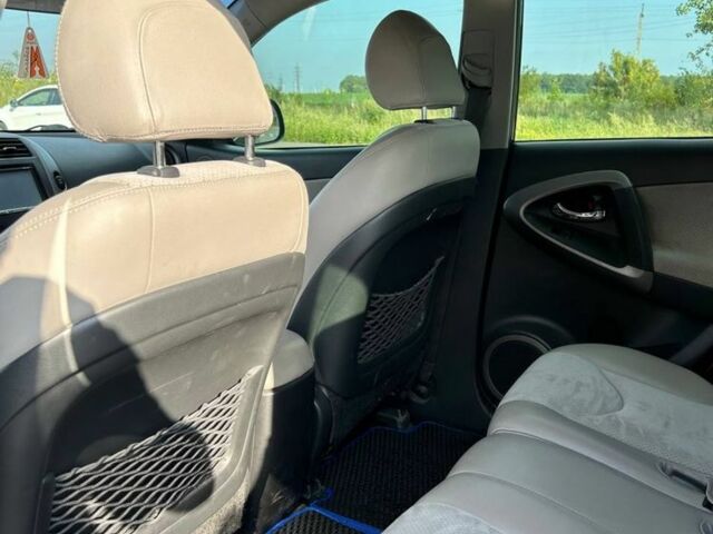 Сірий Тойота РАВ 4, об'ємом двигуна 2 л та пробігом 223 тис. км за 10000 $, фото 4 на Automoto.ua