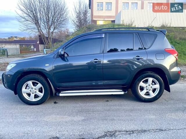 Серый Тойота РАВ 4, объемом двигателя 2 л и пробегом 174 тыс. км за 9600 $, фото 3 на Automoto.ua