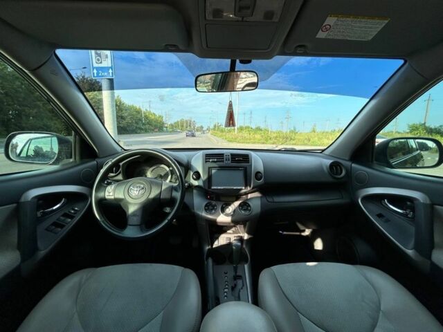 Сірий Тойота РАВ 4, об'ємом двигуна 2 л та пробігом 223 тис. км за 10000 $, фото 5 на Automoto.ua