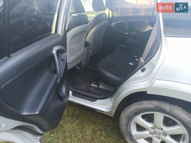 Серый Тойота РАВ 4, объемом двигателя 2.36 л и пробегом 177 тыс. км за 8500 $, фото 11 на Automoto.ua