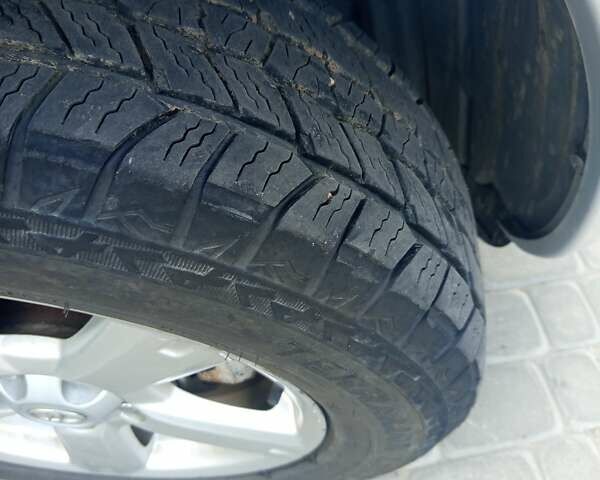 Серый Тойота РАВ 4, объемом двигателя 2.2 л и пробегом 257 тыс. км за 9000 $, фото 6 на Automoto.ua