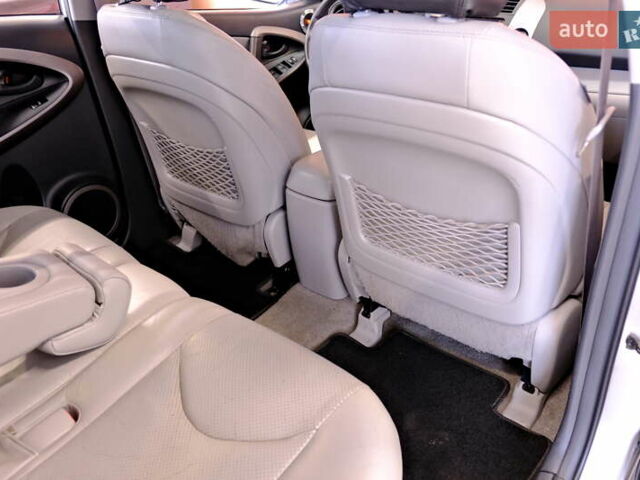 Сірий Тойота РАВ 4, об'ємом двигуна 2.36 л та пробігом 164 тис. км за 9900 $, фото 32 на Automoto.ua