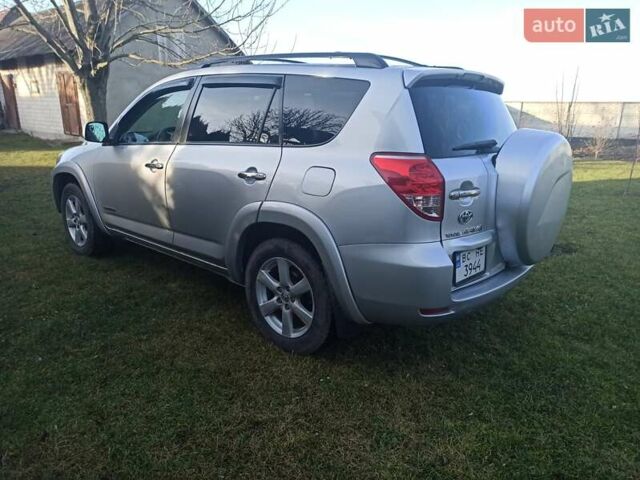 Серый Тойота РАВ 4, объемом двигателя 2.36 л и пробегом 177 тыс. км за 8500 $, фото 2 на Automoto.ua