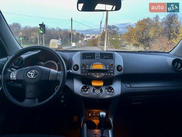Серый Тойота РАВ 4, объемом двигателя 2 л и пробегом 174 тыс. км за 9600 $, фото 26 на Automoto.ua