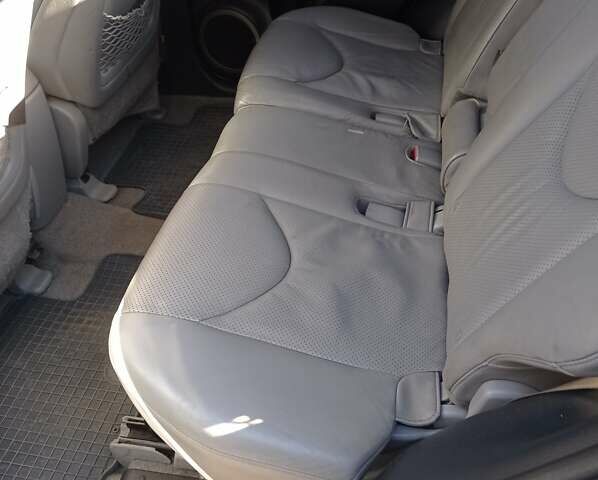 Серый Тойота РАВ 4, объемом двигателя 2.4 л и пробегом 210 тыс. км за 9500 $, фото 8 на Automoto.ua