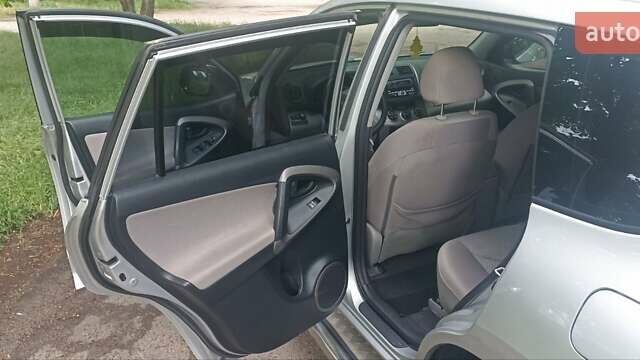 Серый Тойота РАВ 4, объемом двигателя 2.36 л и пробегом 213 тыс. км за 8500 $, фото 25 на Automoto.ua